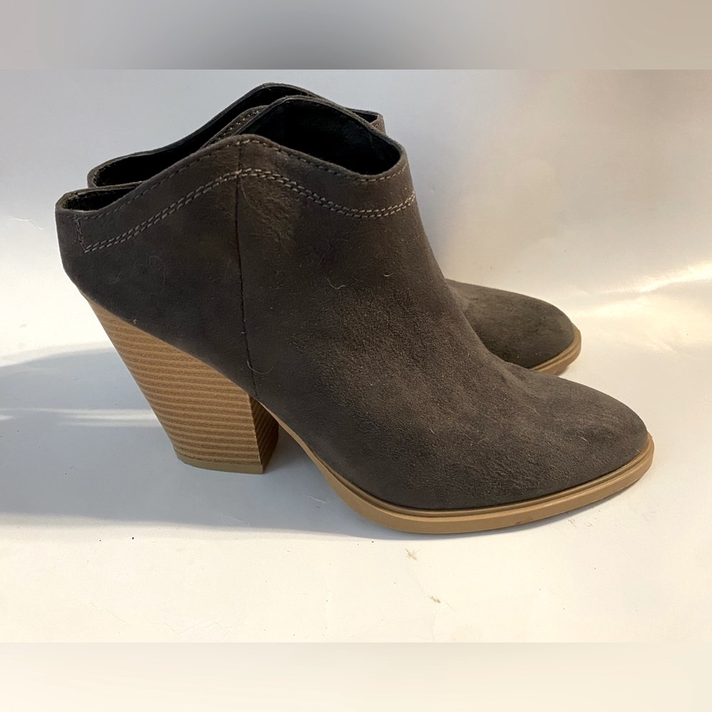 Dolce Vita Fray Bootie size 8